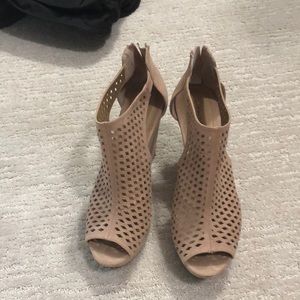 Chinese laundry peep toe wedge. Camel color suede.